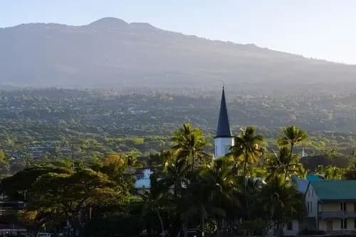 Maunaloa derrière Kailua Kona