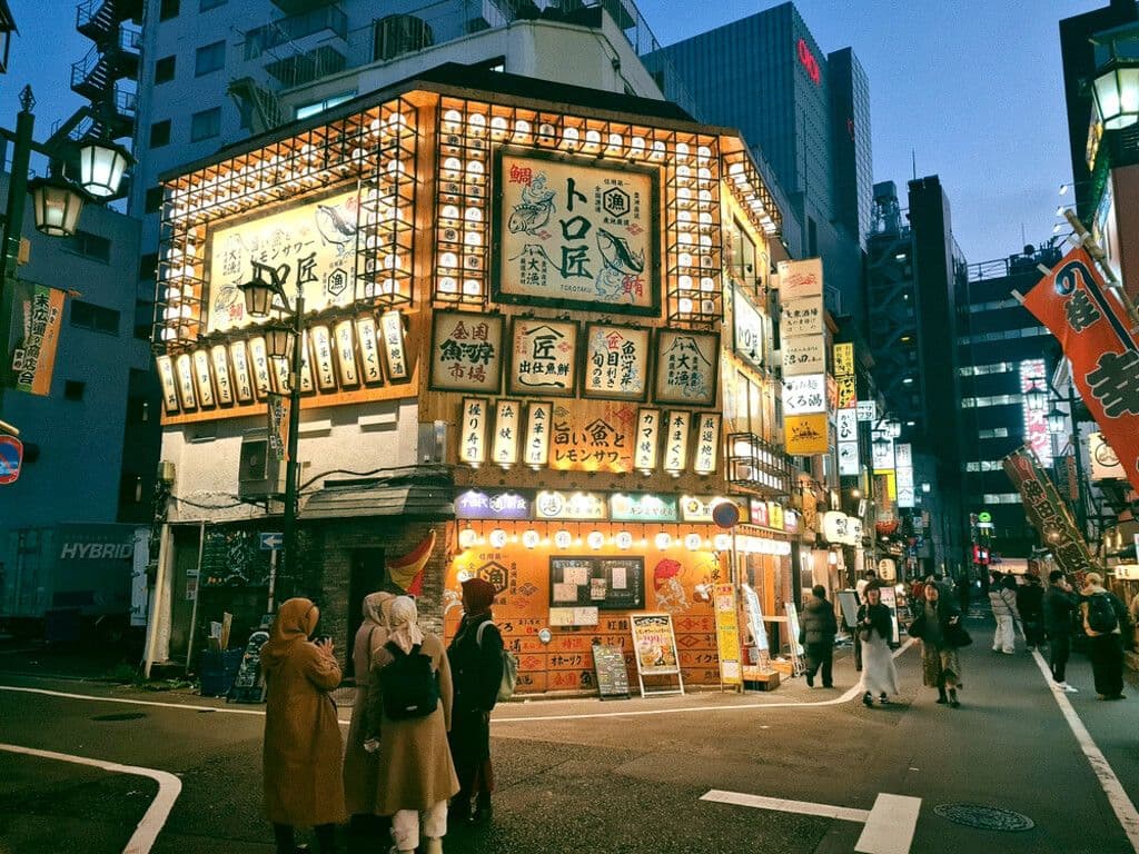 Les rues de Tokyo la nuit