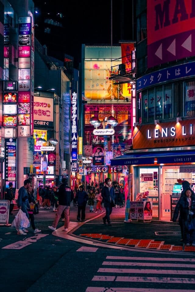 Les néons des magasins de Shibuya